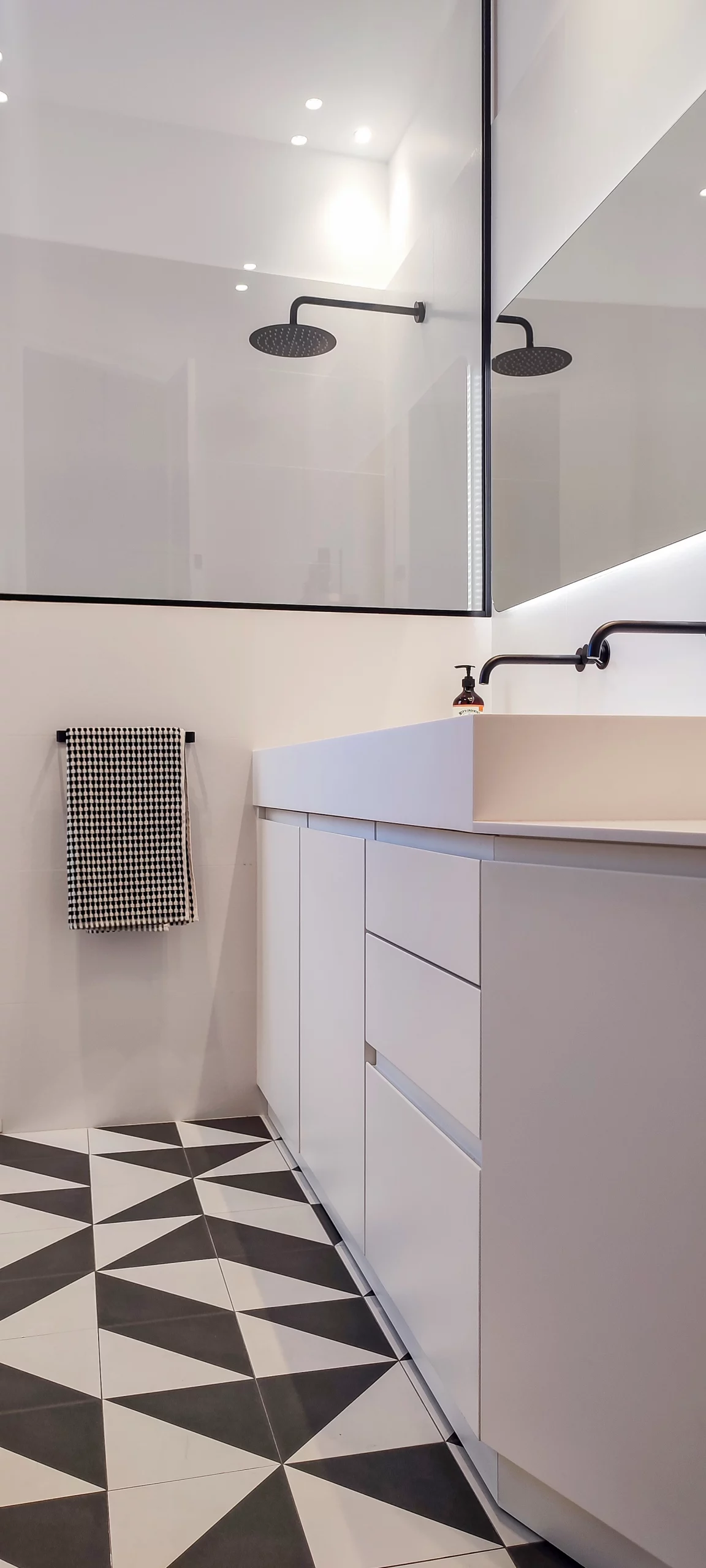 Interiorismo - reforma de baño en Poblenou