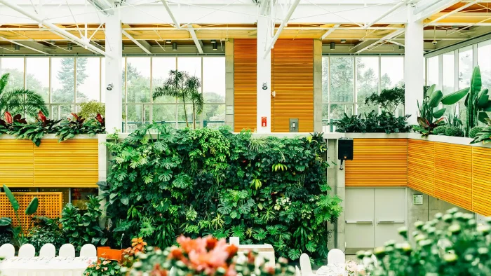 Diseño biofílico: cómo integrar la naturaleza en interiores urbanos